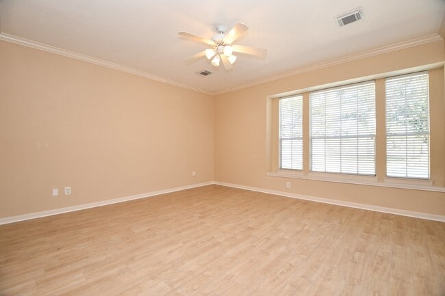 property at 5322 Pebble Way Ln