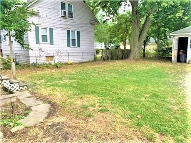 401 1/2 W Vine St in Champaign, IL - Building Photo - Building Photo