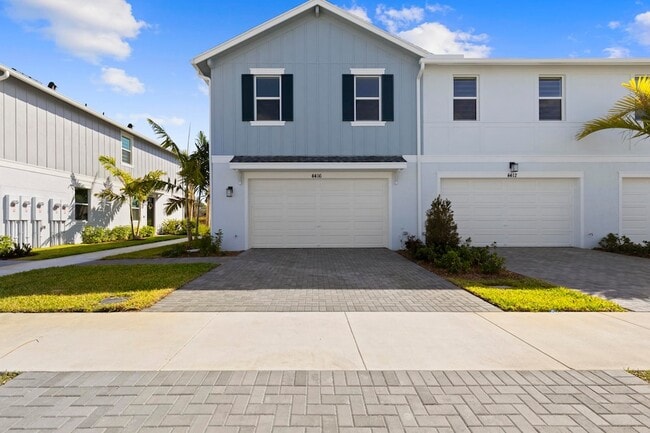 property at 4416 Longwood Lk Sq