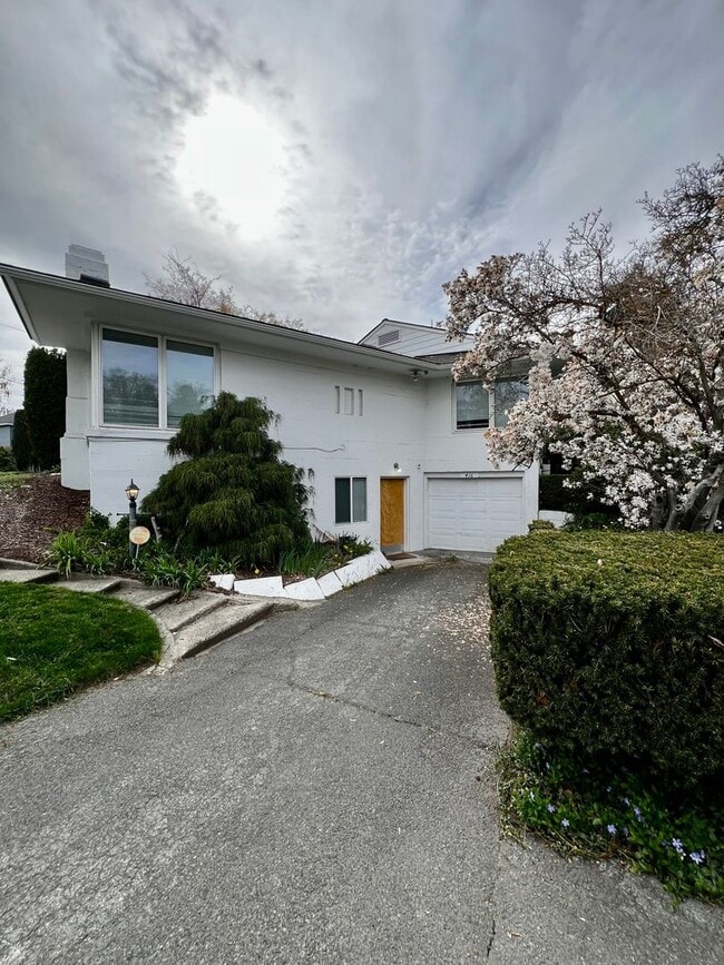 property at 416 S 23rd Ave