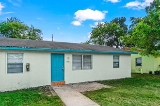 4863 Gulfstream Rd in Lake Worth, FL - Building Photo - Building Photo