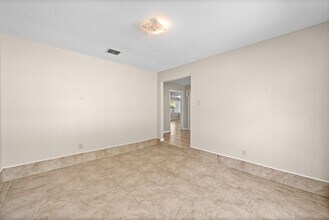 11111 Longcommon Dr in Houston, TX - Building Photo - Building Photo