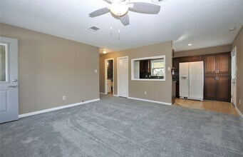 6611 Wayne Johnson Ave in Hitchcock, TX - Building Photo - Building Photo