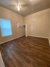 514 Ruddy St in Lockhart, TX - Building Photo - Building Photo