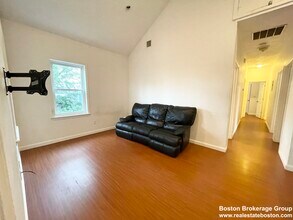 93A Hillside St, Unit 3 in Boston, MA - Building Photo - Building Photo