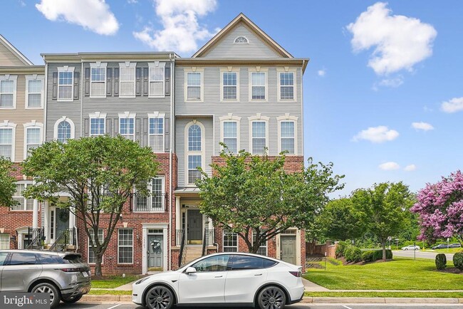 15503 John Diskin Cir in Woodbridge, VA - Foto de edificio - Building Photo