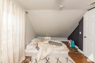 2335 W Moffat St, Unit 3 in Chicago, IL - Building Photo - Building Photo