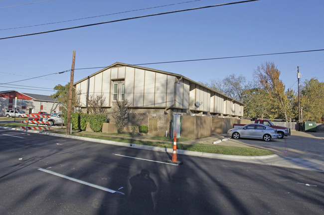 719 Center St in Arlington, TX - Foto de edificio - Building Photo