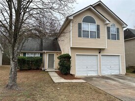 6558 Pole Creek Dr in Lithonia, GA - Building Photo