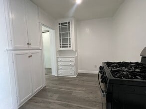 720 N Guadalupe Ave in Redondo Beach, CA - Foto de edificio - Building Photo