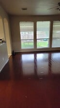 5310 Laura Lee Ln in Pasadena, TX - Building Photo - Building Photo