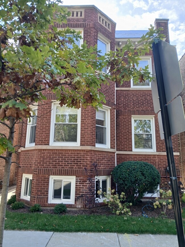 2221 W Winnemac Ave, Unit GN