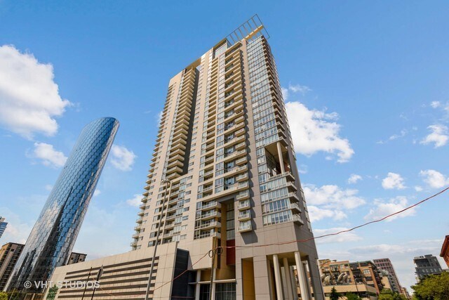 737 W Washington Blvd, Unit 1301 in Chicago, IL - Building Photo