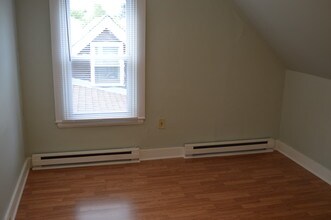 61 D St, Unit #2 in South Portland, ME - Foto de edificio - Building Photo
