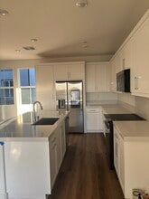 438 Caliper Way in San Marcos, CA - Foto de edificio - Building Photo