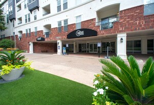 Radius Turtle Creek Apartamentos