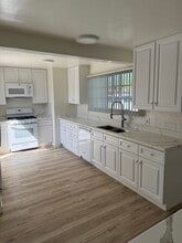 19736 Kittridge St in Winnetka, CA - Building Photo - Building Photo