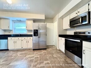 335 Leclaire Ave in Wilmette, IL - Building Photo - Building Photo