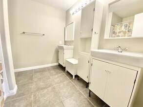 2153 Jade Creek St in Las Vegas, NV - Foto de edificio - Building Photo