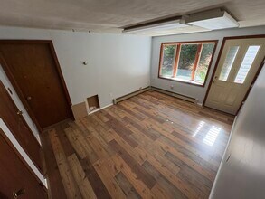 192 Woodland Dr, Unit 1 in East Islip, NY - Building Photo - Building Photo