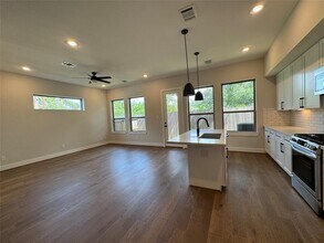 2200 Marnel Rd in Houston, TX - Building Photo - Building Photo