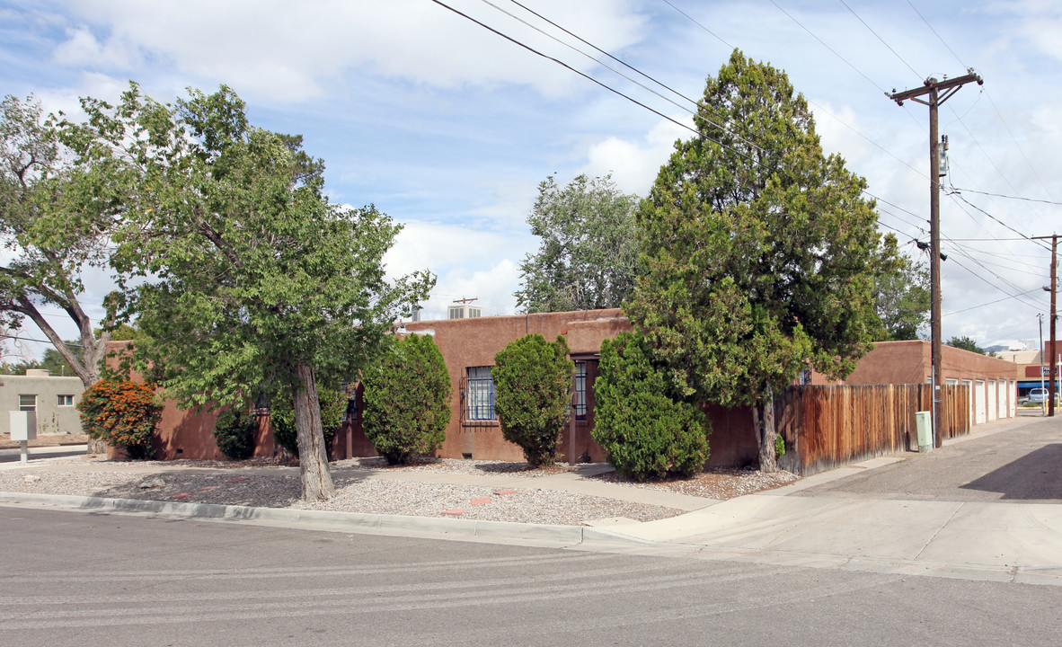 124 Aliso Dr NE in Albuquerque, NM - Foto de edificio