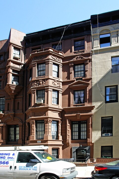 13 W 82nd St in New York, NY - Building Photo