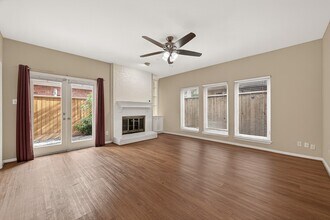 2413 Potomac Dr in Houston, TX - Building Photo - Building Photo