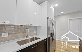 1337 W Walton St in Chicago, IL - Building Photo - Building Photo