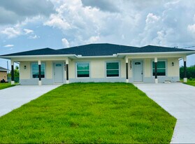 2409-2411 Churchill Ave N, Unit 2411 in Lehigh Acres, FL - Building Photo