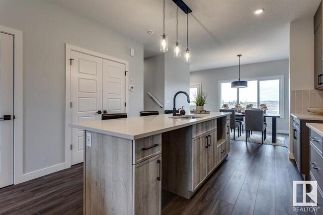 17 Raspberry Rd in St. Albert, AB - Building Photo - Building Photo