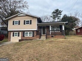5385 Westford Cir in Atlanta, GA - Building Photo