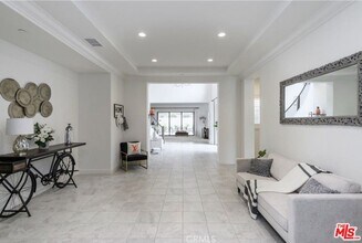 20231 Bentley Way in Los Angeles, CA - Building Photo - Building Photo