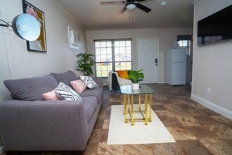 1801 Glenwick Ln in Irving, TX - Building Photo - Building Photo