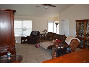 1009 Lowline Spur Rd in Belgrade, MT - Foto de edificio - Building Photo