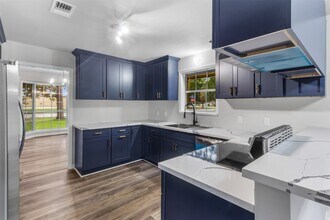 2101 Lamar Dr in Richmond, TX - Building Photo - Building Photo