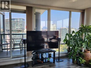 1033 Marinaside Crescent in Vancouver, BC - Building Photo - Building Photo