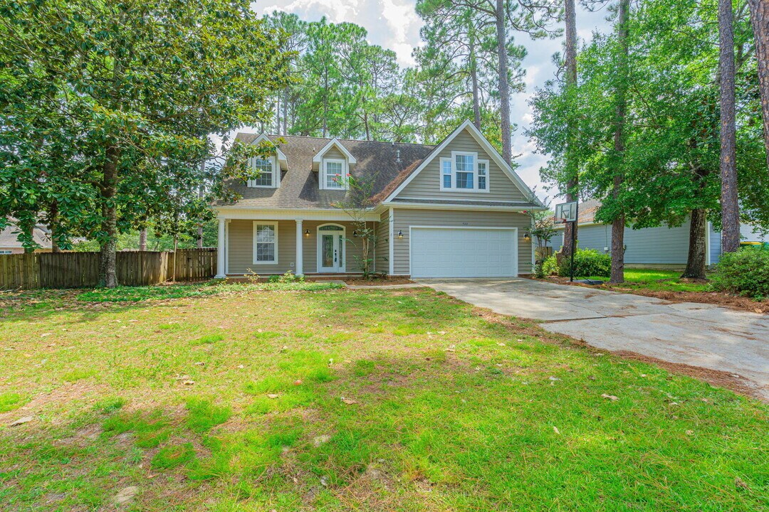 4064 11th St in Niceville, FL - Foto de edificio