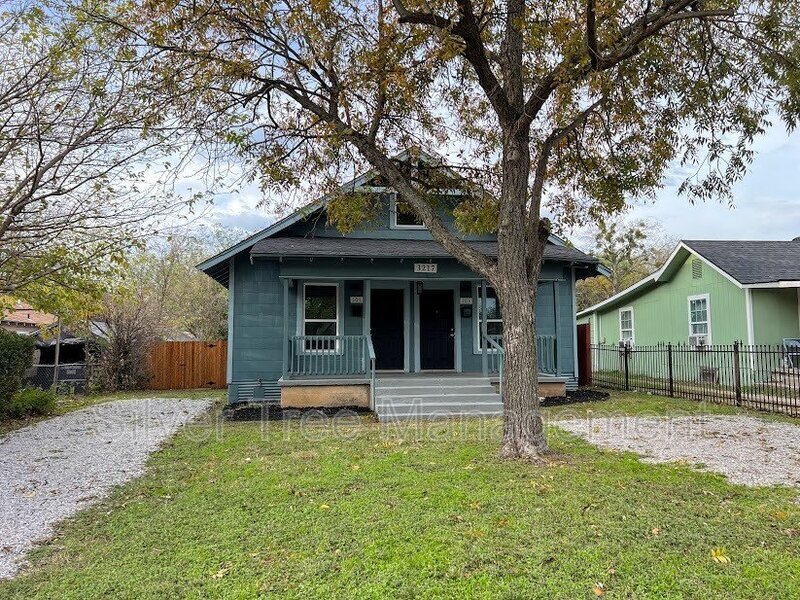 3217 NW 29th St in Fort Worth, TX - Building Photo