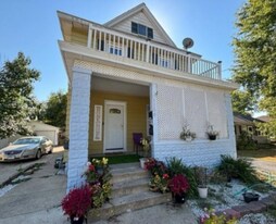 1100 E Corrington Ave in Peoria, IL - Building Photo