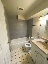 1010 Amsterdam Rd in Park Hills, KY - Building Photo - Building Photo