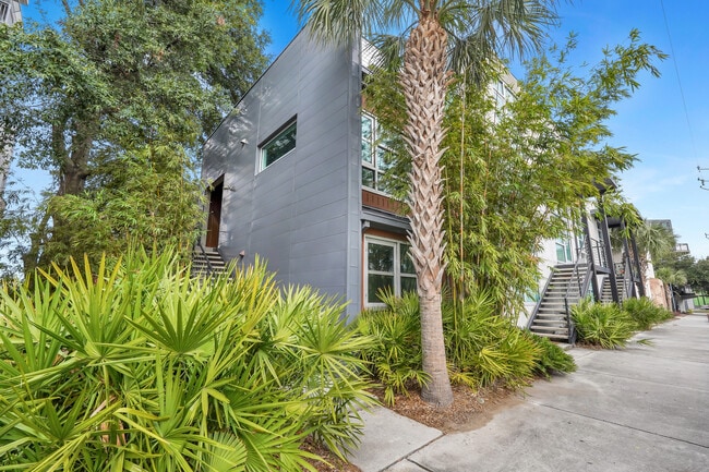 536 Selma St, Unit Apt B