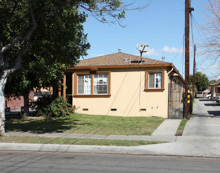 4859-4861 Live Oak St in Bell, CA - Foto de edificio