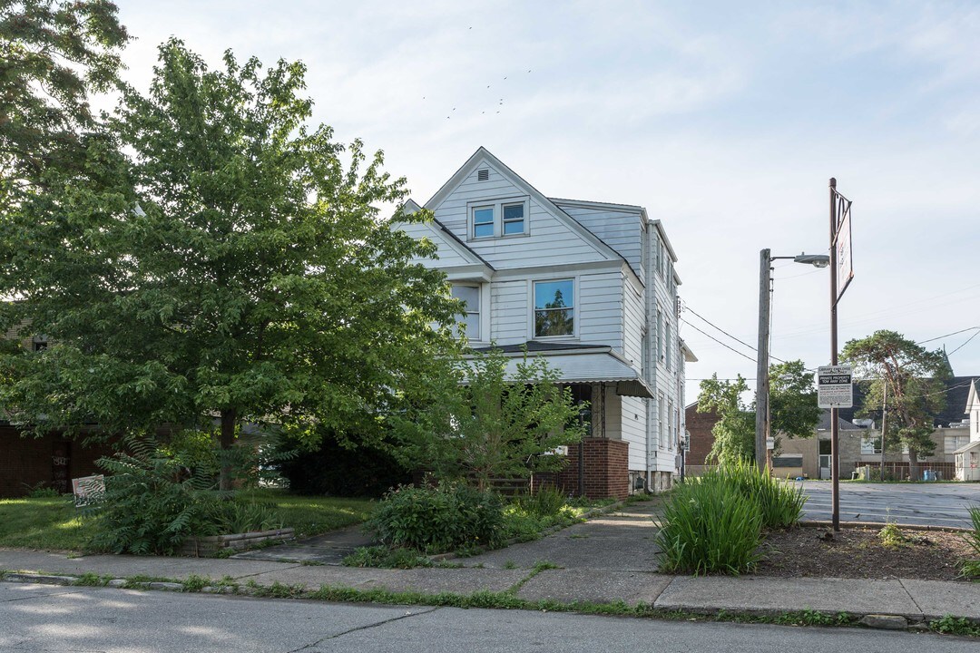 219 6th St in Lorain, OH - Building Photo