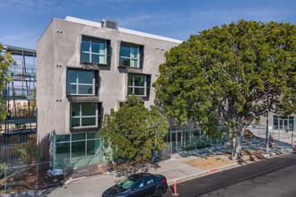 Gramercy Place Apartments in Los Angeles, CA - Foto de edificio - Building Photo