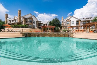 Cortland at Fredericksburg in San Antonio, TX - Foto de edificio - Building Photo