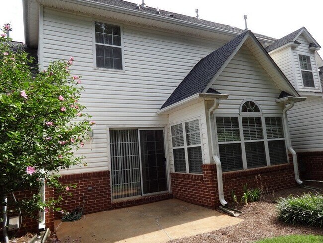 402 Cliffview Ct in Greer, SC - Building Photo - Building Photo