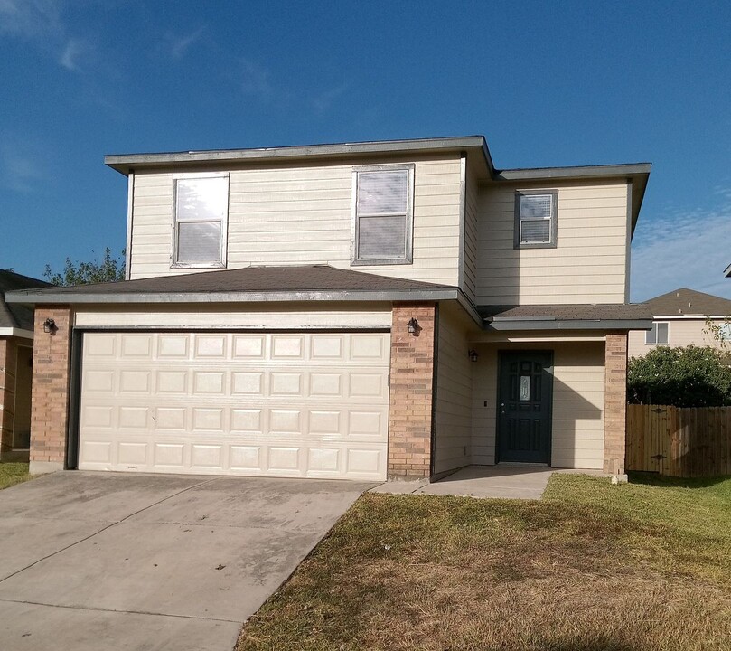 115 Quince Flower in San Antonio, TX - Building Photo