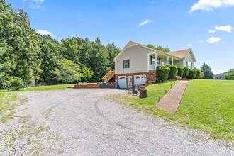 1013 Pin Oak Dr in Pleasant View, TN - Building Photo - Building Photo