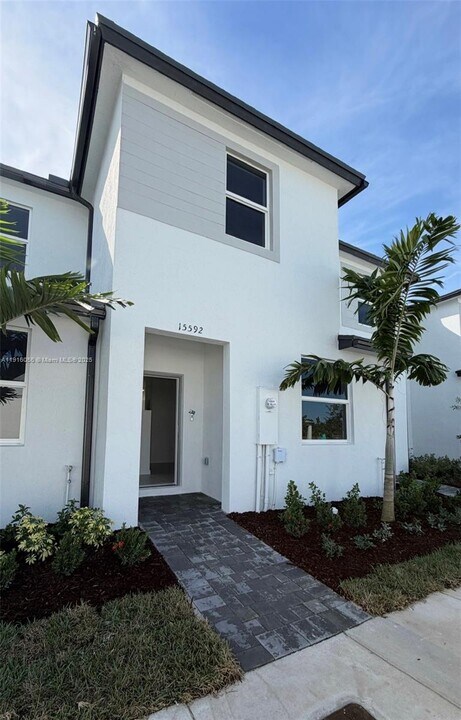 15592 SW 276th Terrace in Homestead, FL - Building Photo